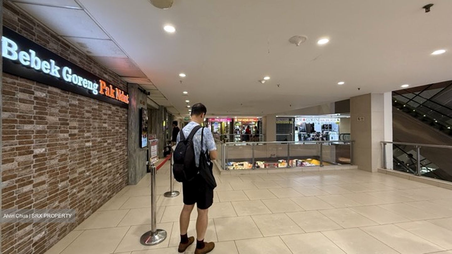 Lucky Plaza (D9), Retail #505303111